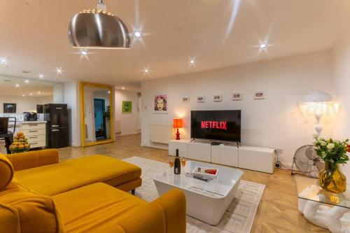 stunning chapel margate hideaway by adliv