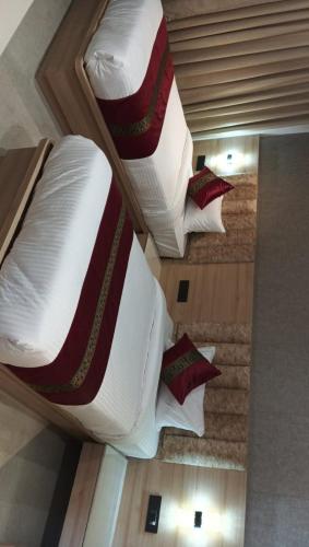 Hotel Days Inn,,2 star