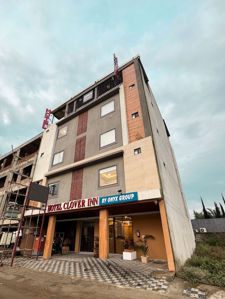 hotel clover inn by onyx group