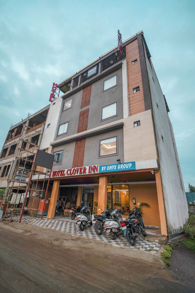 hotel clover inn by onyx group