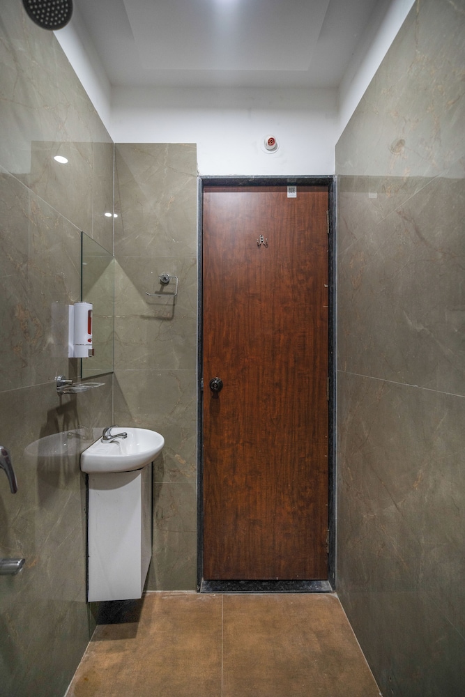 hotel clover inn by onyx group