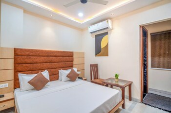 hotel clover inn by onyx group