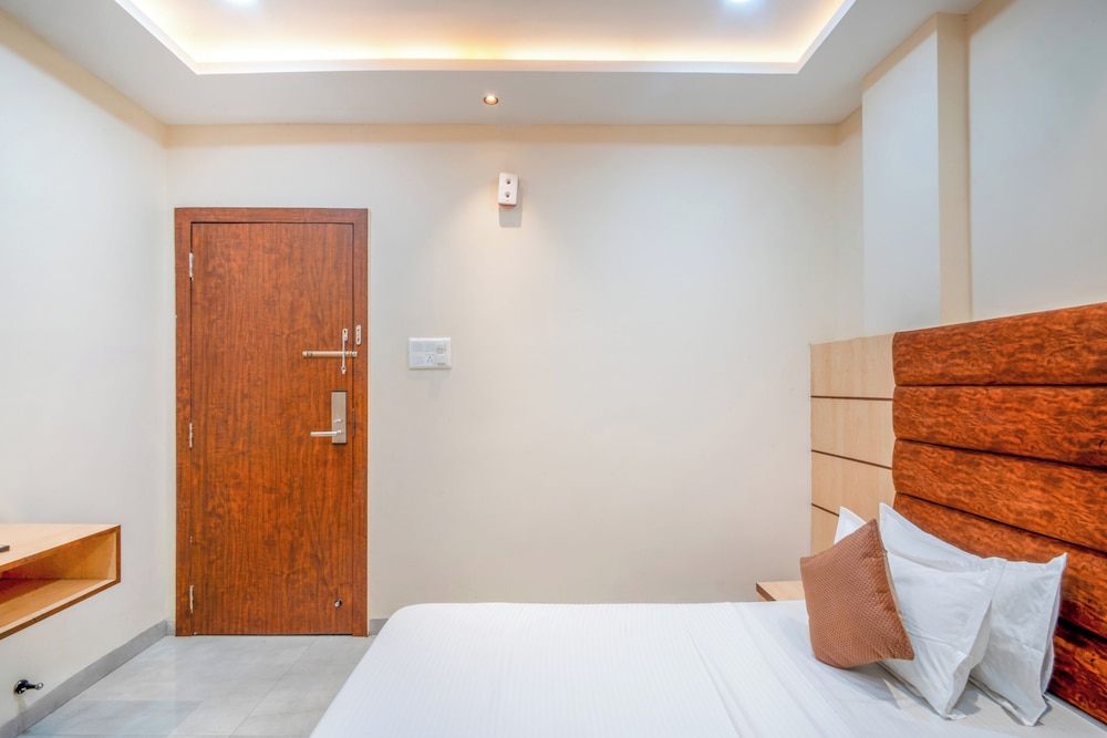 hotel clover inn by onyx group