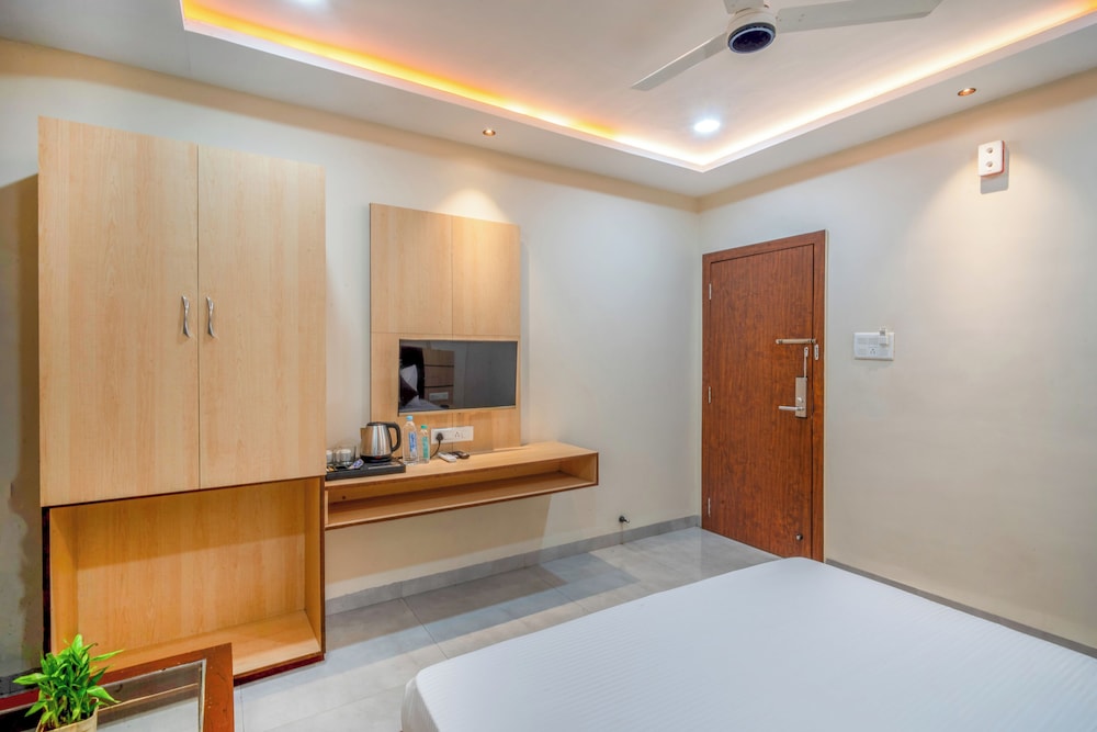 hotel clover inn by onyx group