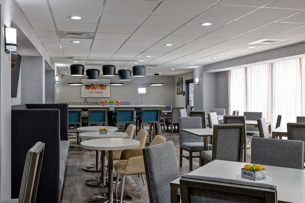 hampton inn san antonio downtown river walk