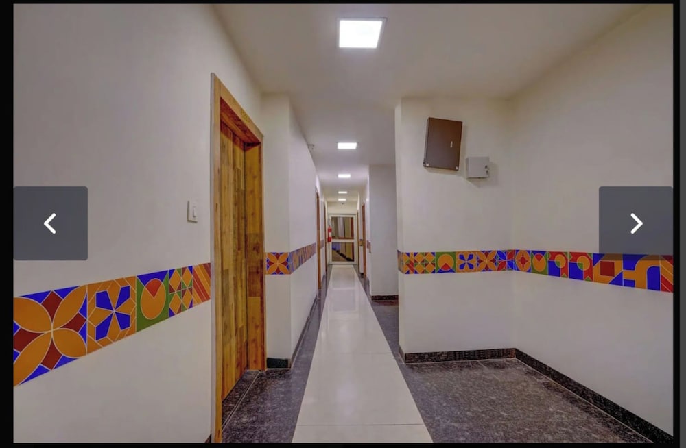 hotel tralveller in lucknow