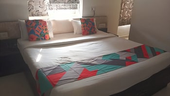 hotel tralveller in lucknow