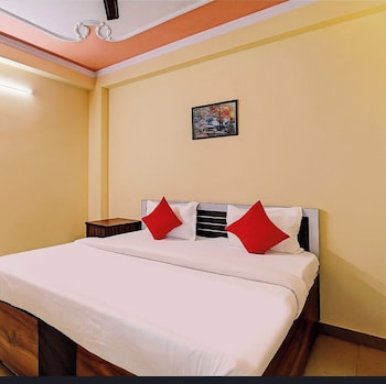 hotel tralveller in lucknow