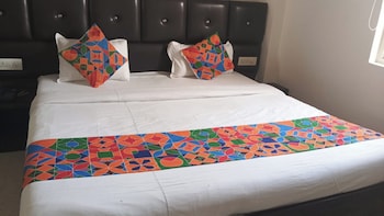 hotel tralveller in lucknow