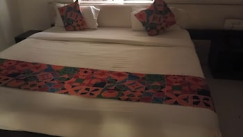 hotel tralveller in lucknow