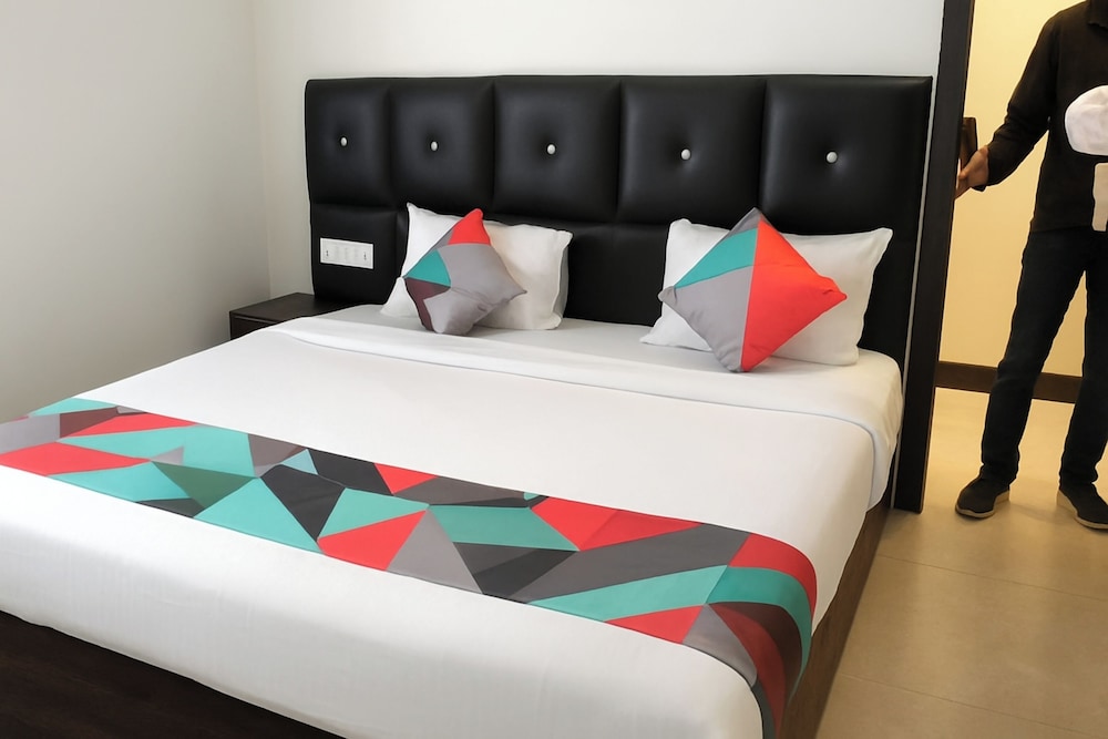 hotel tralveller in lucknow