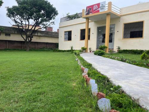 The Mehrotra Resort,,3 star