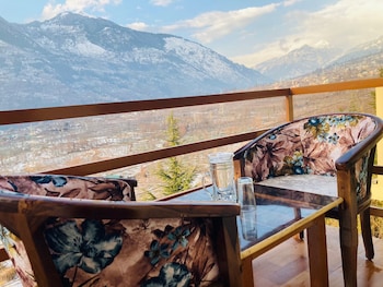 snow crest residency manali with view