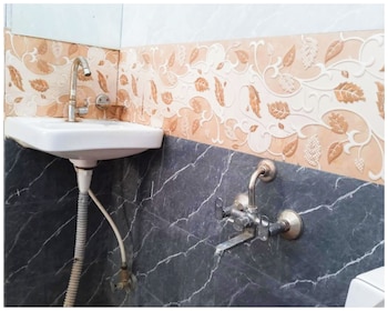 hotel m e t r o regency lucknow