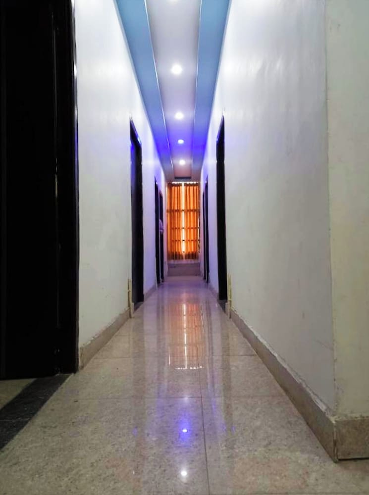 hotel m e t r o regency lucknow