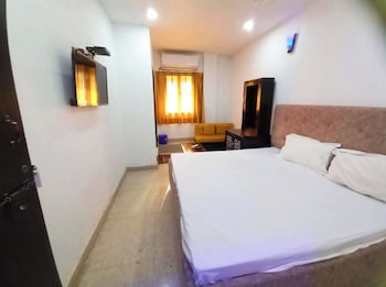 hotel m e t r o regency lucknow