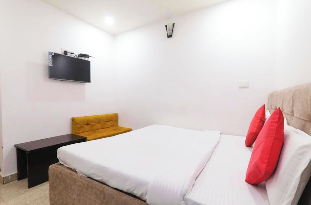 hotel m e t r o regency lucknow