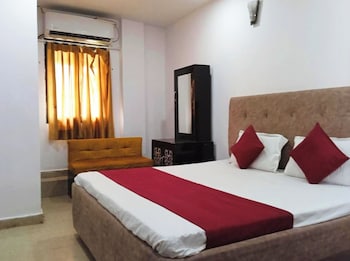 Hotel M-E-T-R-O Regency Lucknow,,3 star