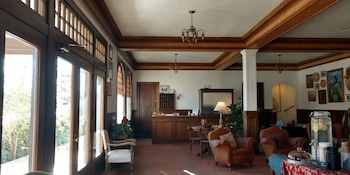 Winnedumah Hotel,211 N. Edwards St.,3 star