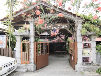 hotel o ombak inn chalet