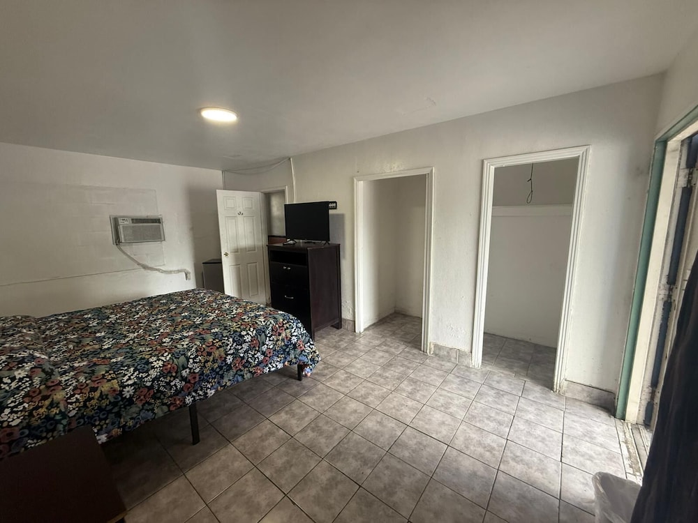 antigua motel by oyo tampa us 41