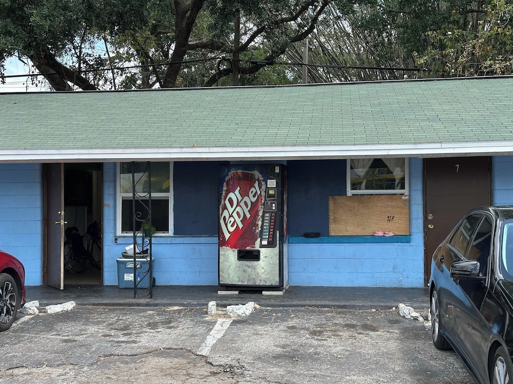 antigua motel by oyo tampa us 41
