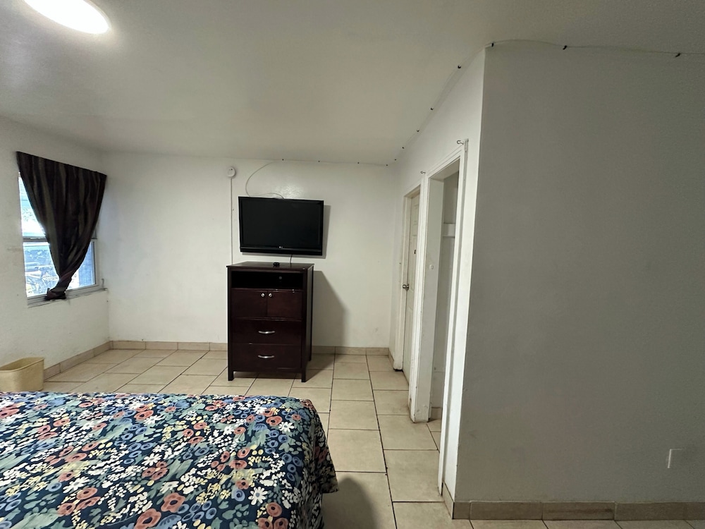 antigua motel by oyo tampa us 41