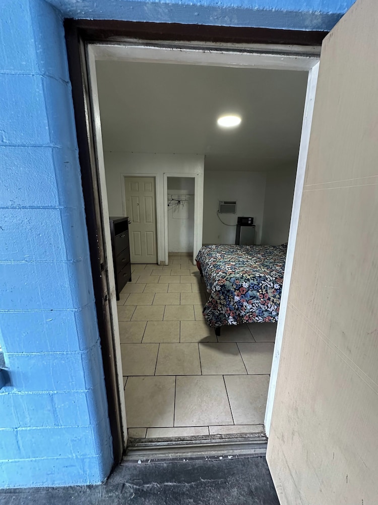 antigua motel by oyo tampa us 41