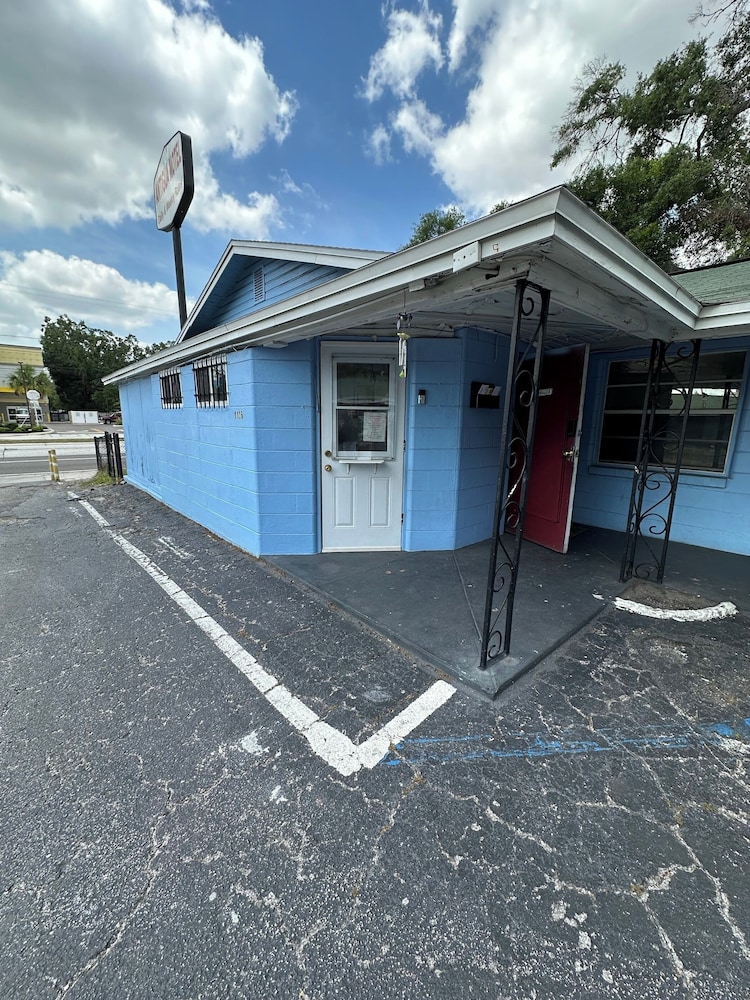 antigua motel by oyo tampa us 41