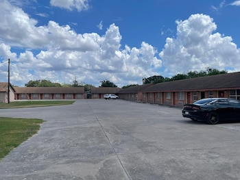 Lakeside Inn & Suites By Oyo Mathis I 37,,3 star