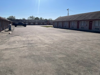 Lakeside Inn & Suites By Oyo Mathis I 37,,3 star