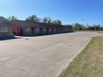 lakeside inn and suites by oyo mathis i 37