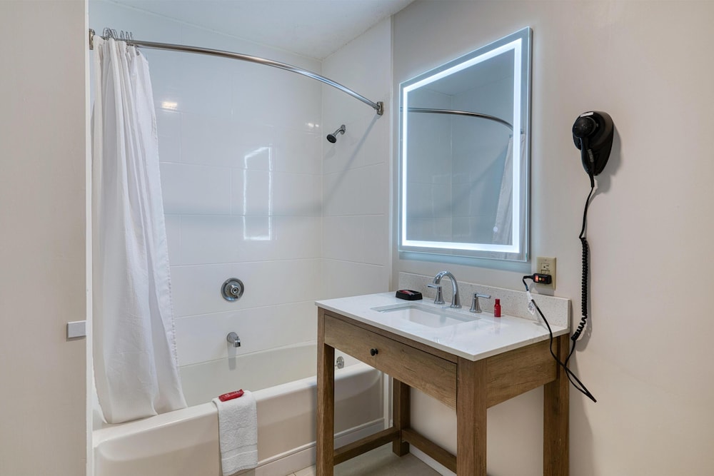 baldwin inn and suites surestay collection by best western
