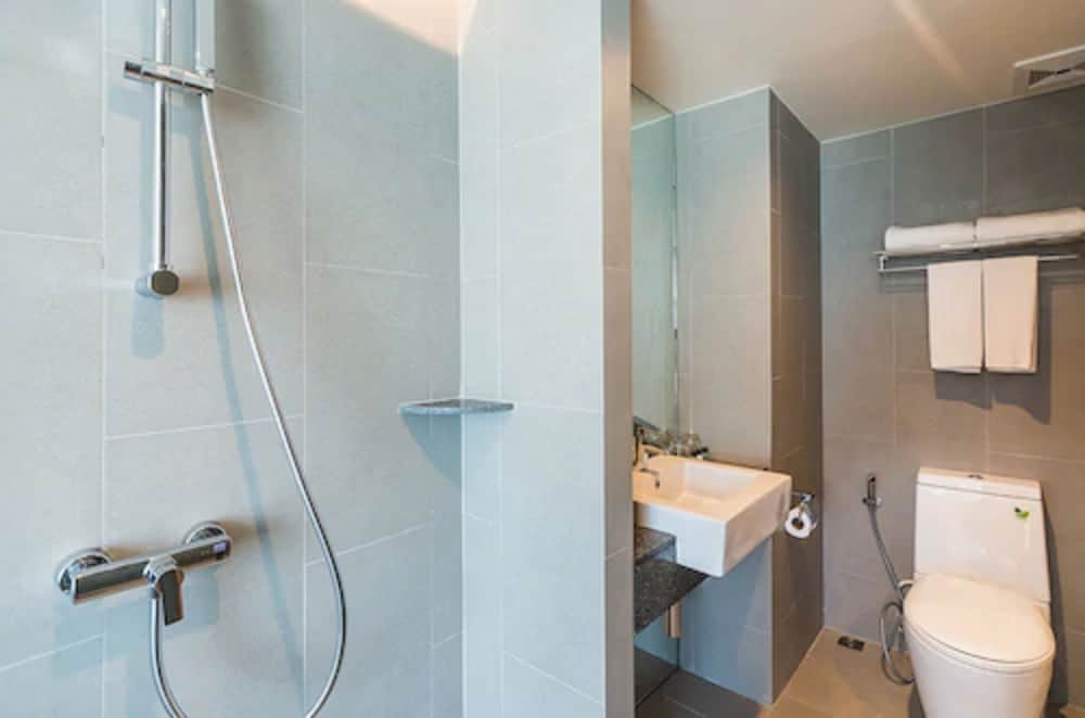 sea me spring tree hotel adults only