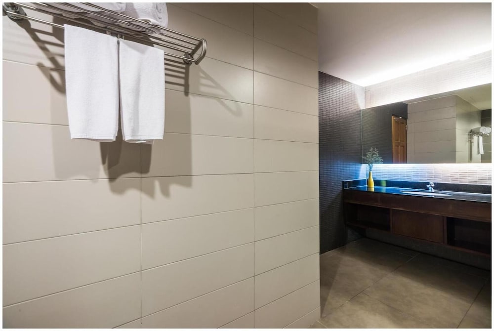 sea me spring tree hotel adults only