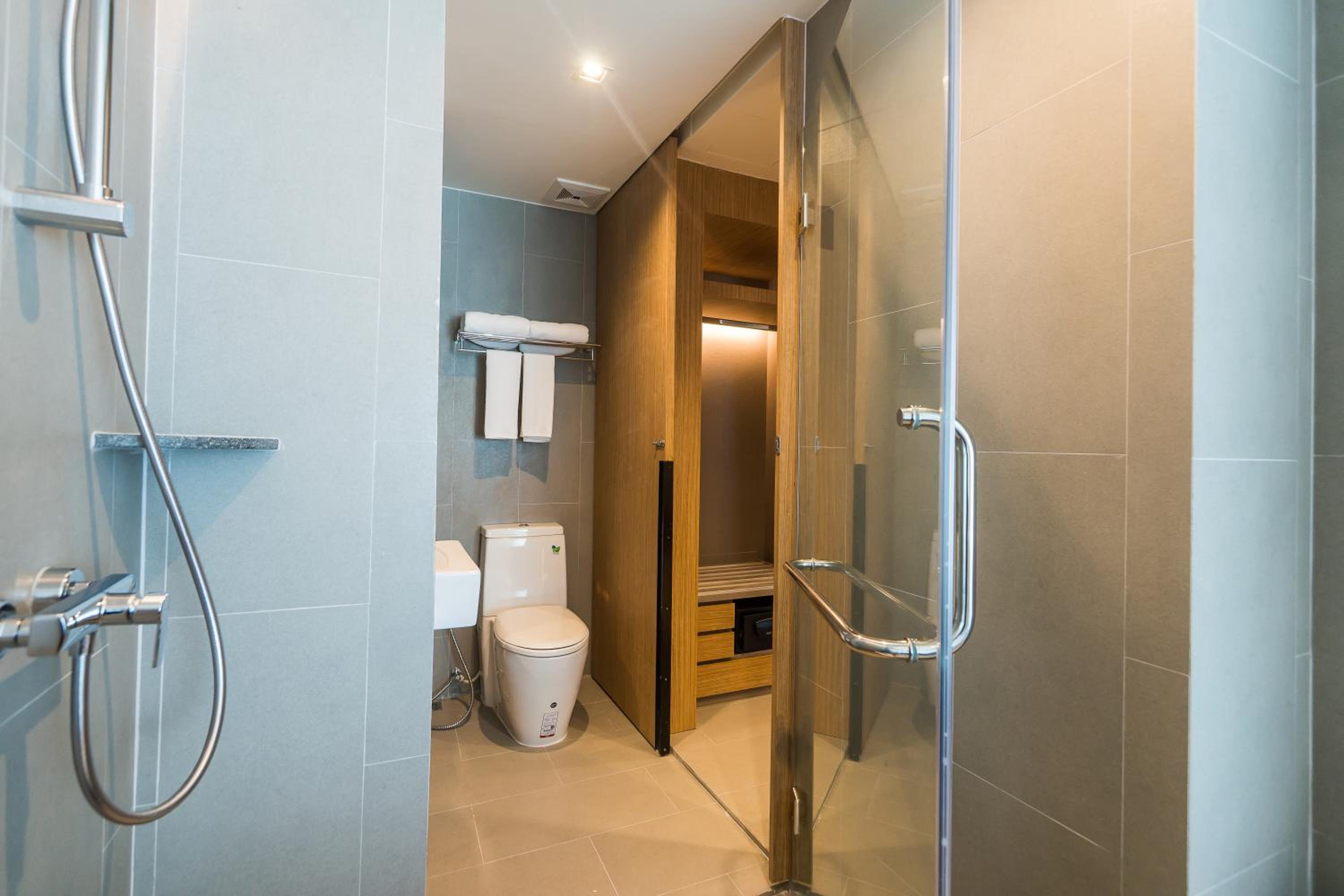 sea me spring tree hotel adults only