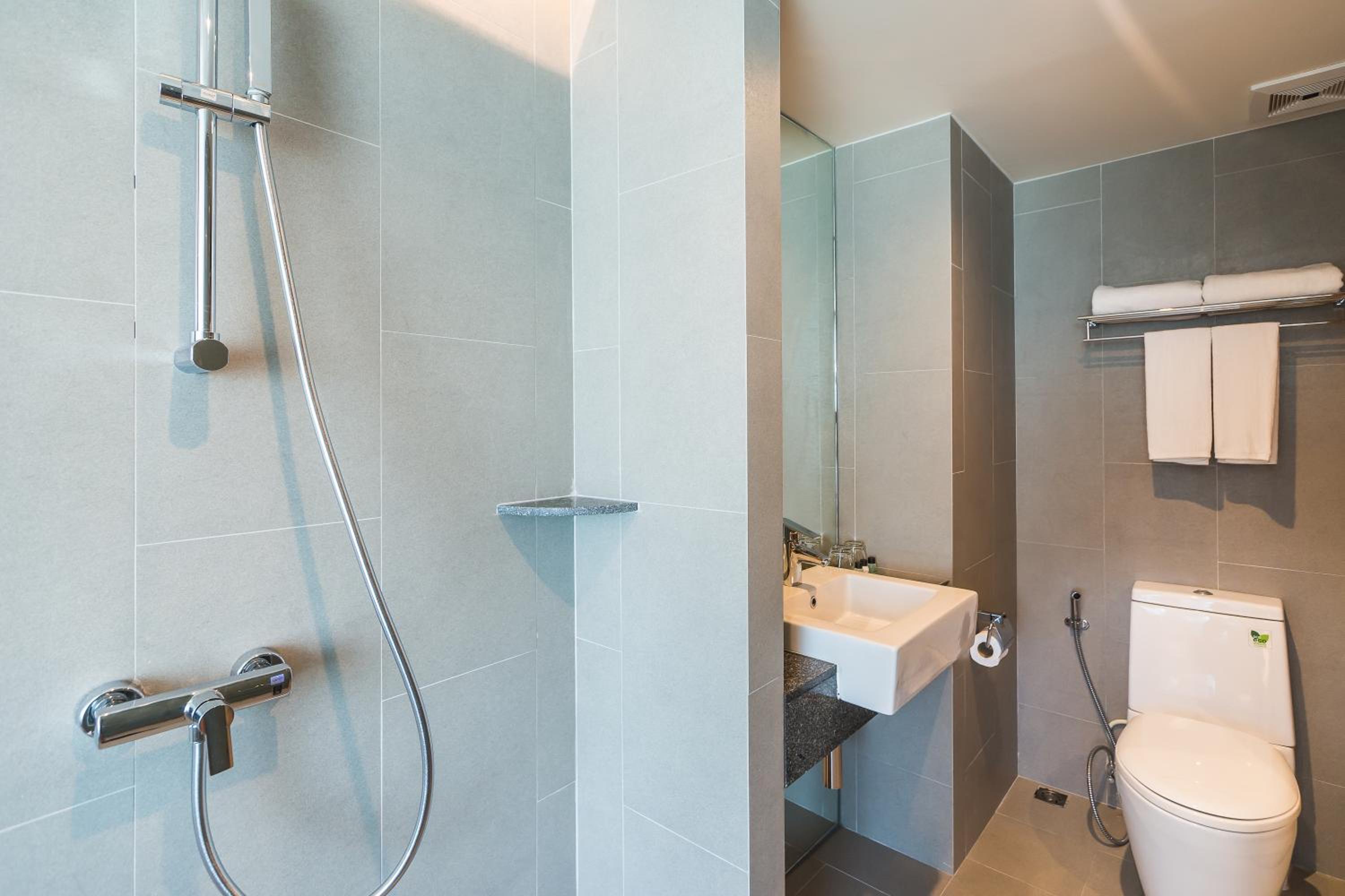 sea me spring tree hotel adults only