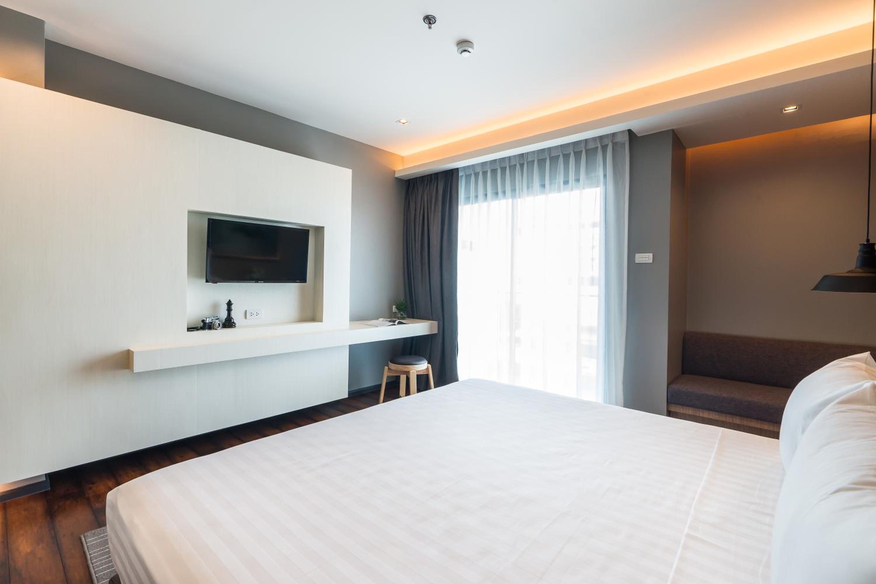 sea me spring tree hotel adults only