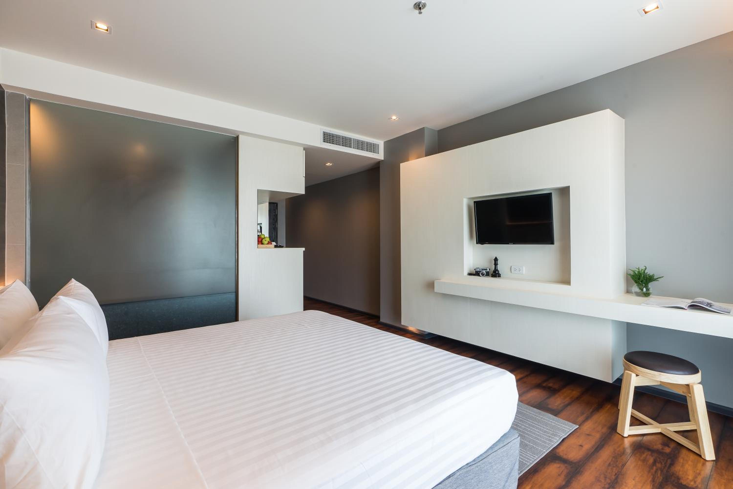 sea me spring tree hotel adults only