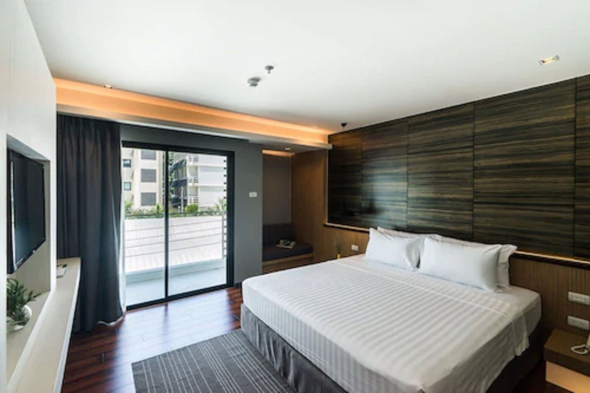 sea me spring tree hotel adults only