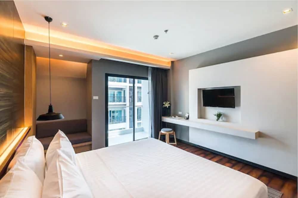 sea me spring tree hotel adults only