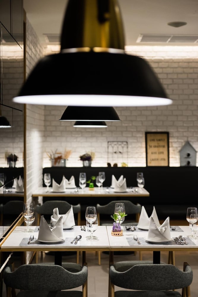 sea me spring tree hotel adults only