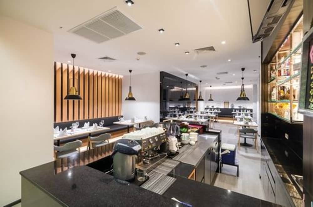 sea me spring tree hotel adults only