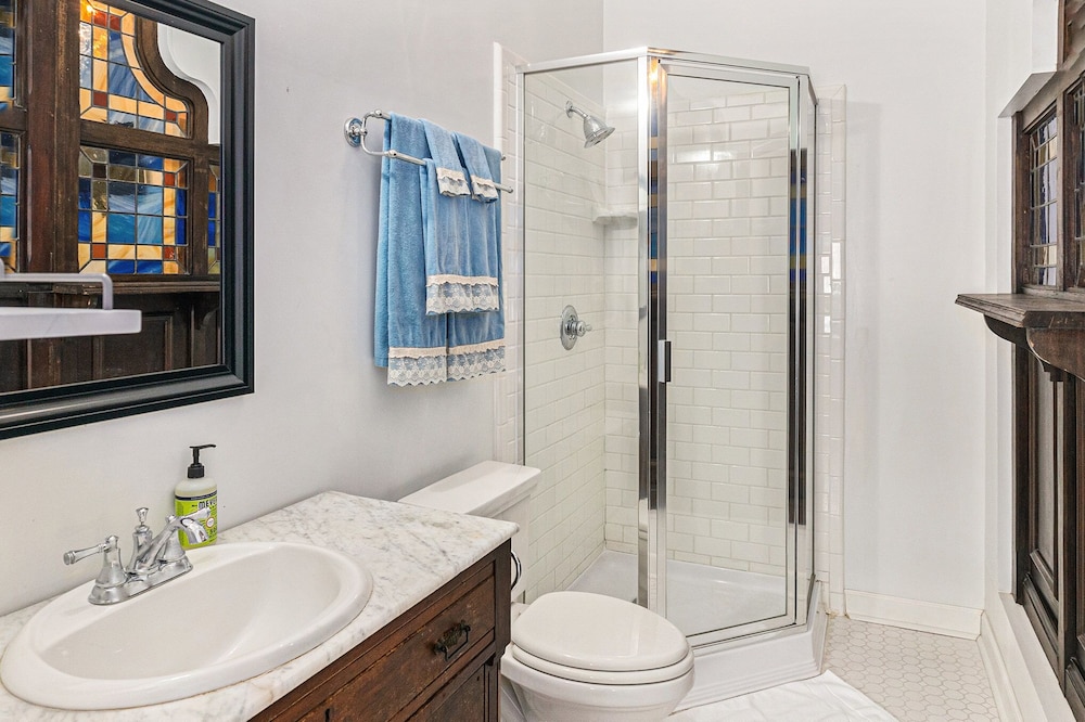 hassinger daniels guest house