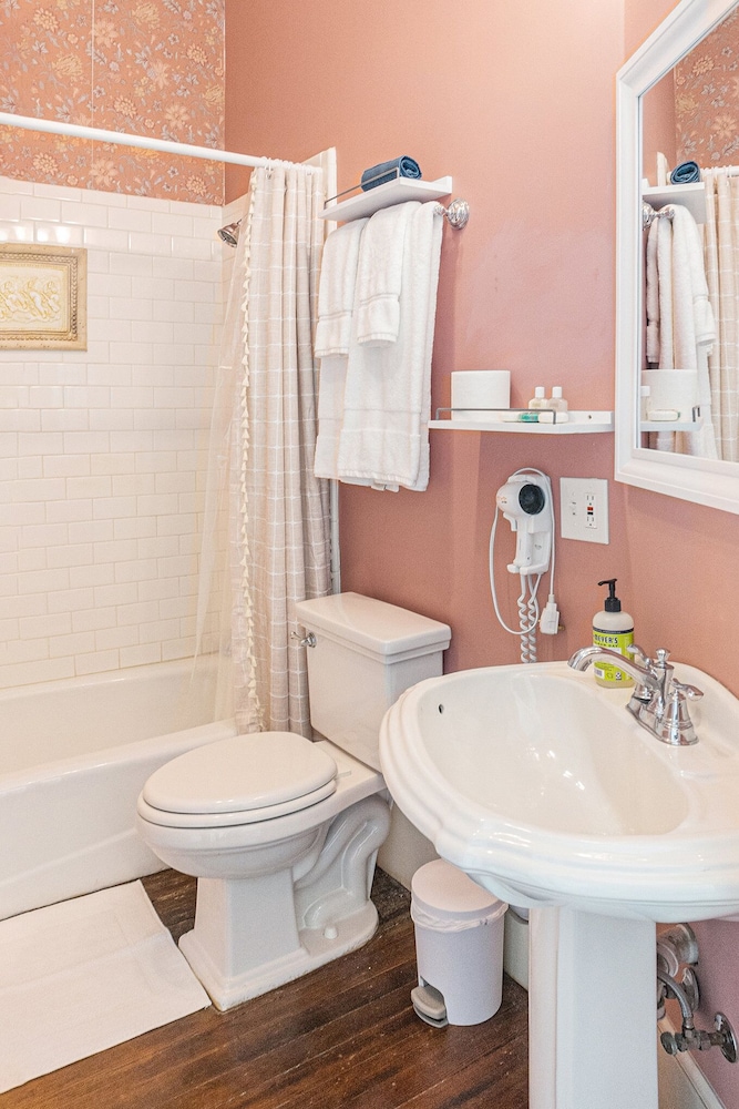hassinger daniels guest house