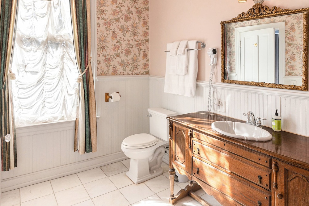 hassinger daniels guest house