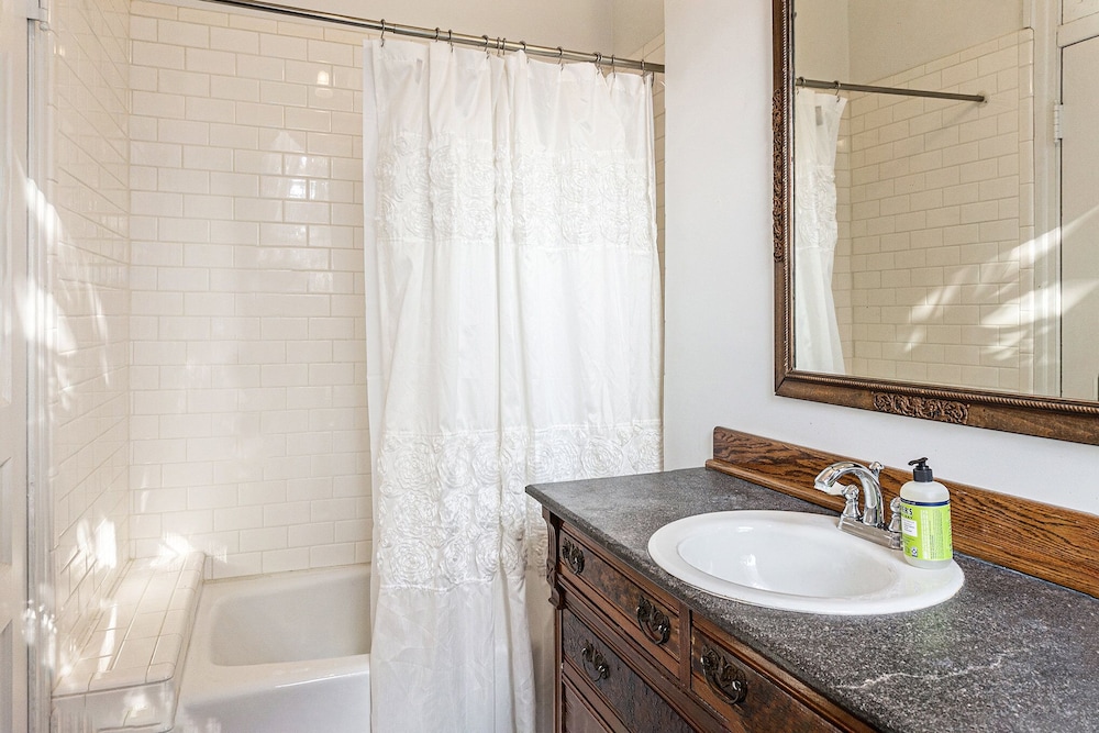 hassinger daniels guest house
