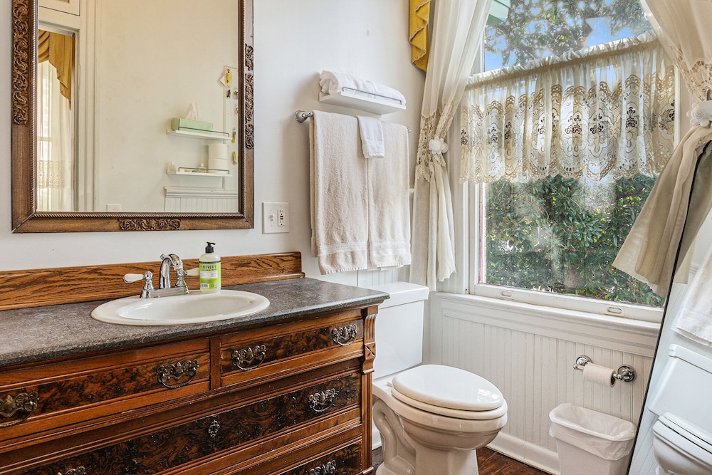 hassinger daniels guest house
