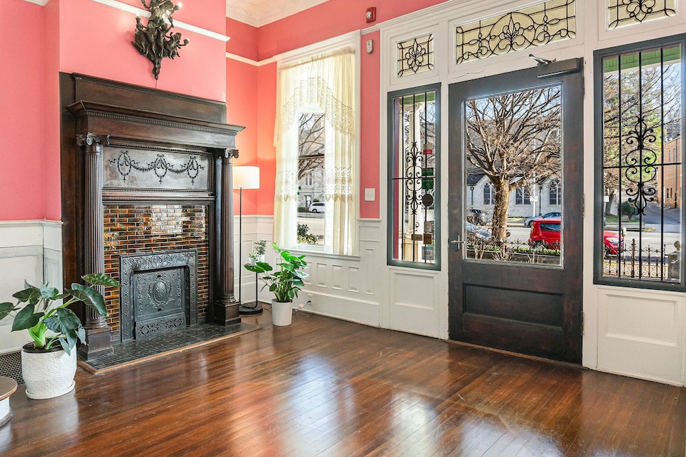 hassinger daniels guest house