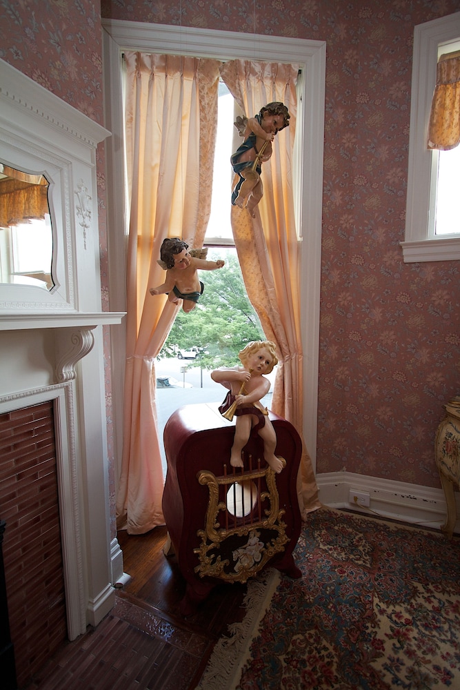 hassinger daniels guest house